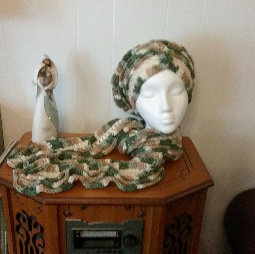 Hat and scarf set